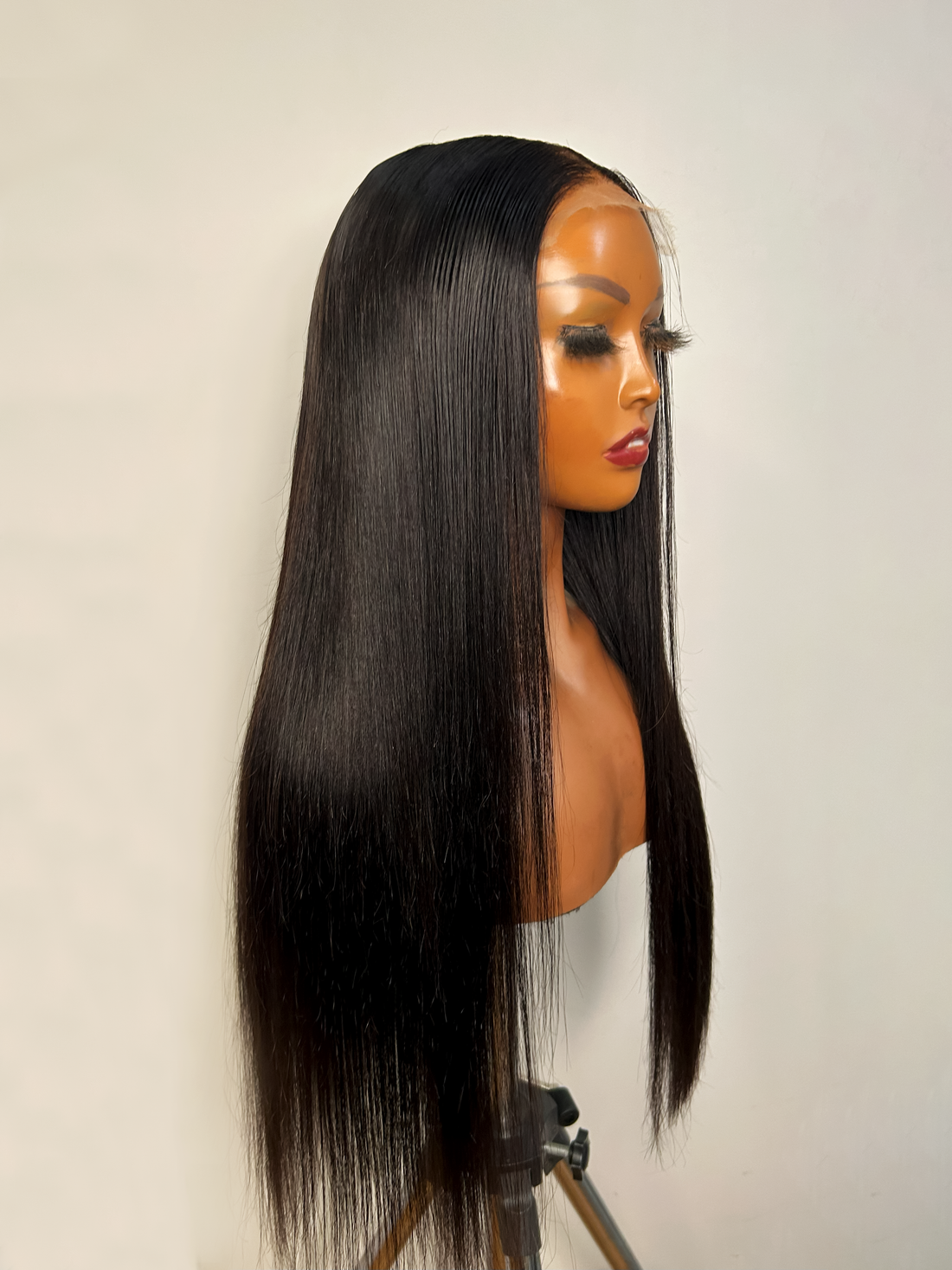 Straight wig